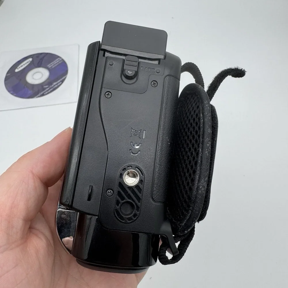 Samsung SMX-F40BN/XAA Camcorder Digital Video Camera 65x Zoom - Untested